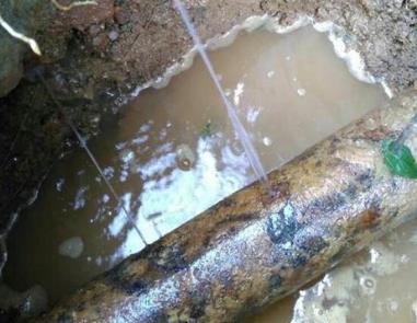 拜泉楼顶渗水维修公司分享下地暖漏水的原因及检测方法。